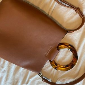 Madewell leather hand bag with shoulder strap.